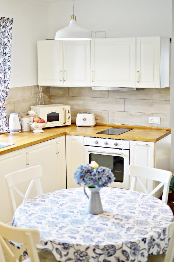 R Cottage Jacuzzival บาลาตอนเฟนีแวช ภายนอก รูปภาพ