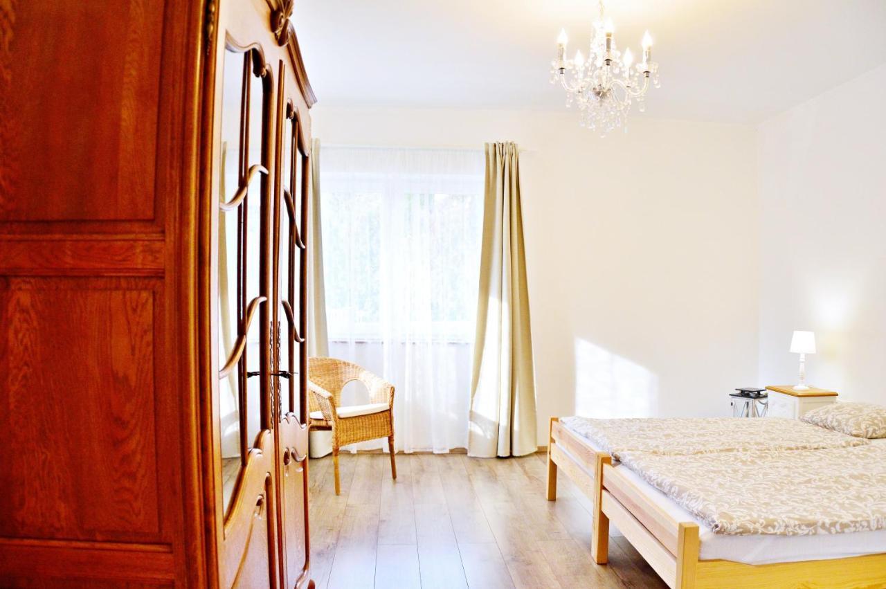 R Cottage Jacuzzival บาลาตอนเฟนีแวช ภายนอก รูปภาพ
